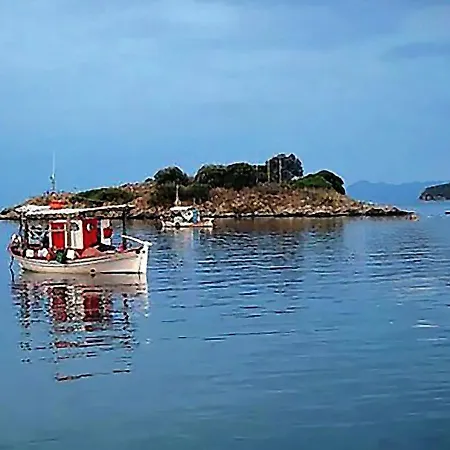 Upper Deck Apt. Néa Péramos