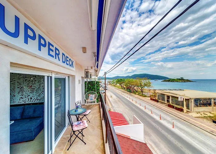 Upper Deck Apt. Néa Péramos