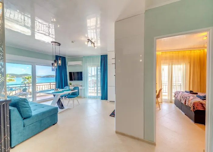 Upper Deck Apt. Néa Péramos