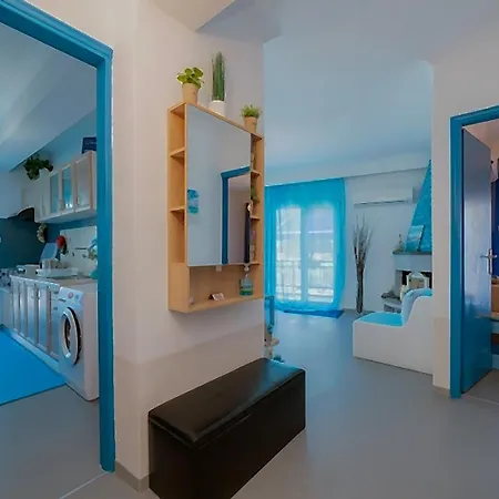 Upper Deck Apt. *