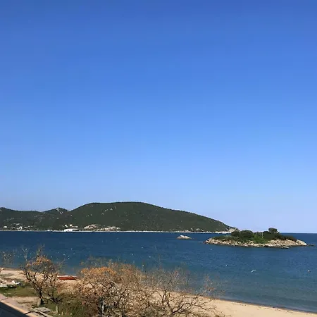 Upper Deck Apt. شقة *