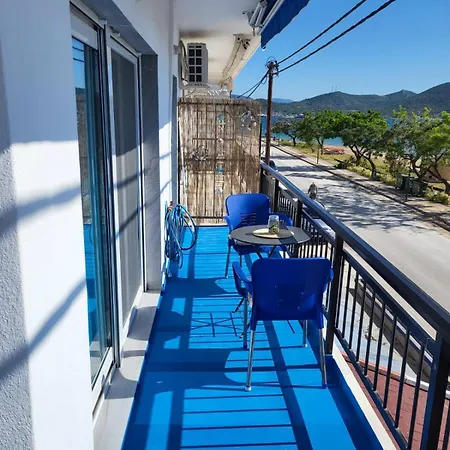 Apartment Upper Deck Apt. *