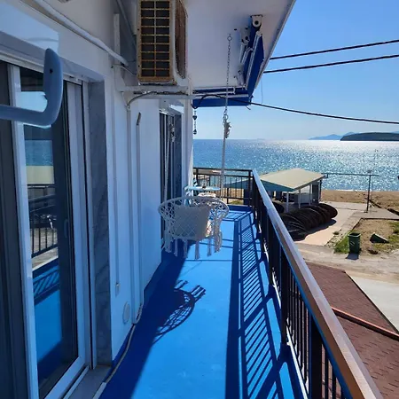 Upper Deck Apt. Apartment *