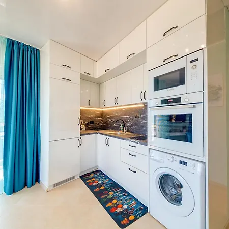 Upper Deck Apt. *
