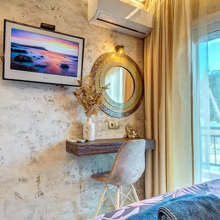 Apartment Upper Deck Apt.