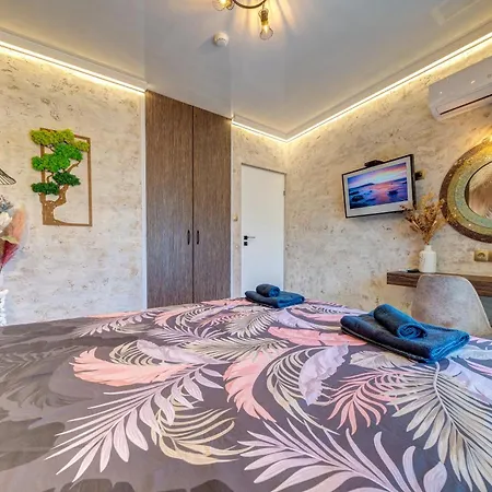 Upper Deck Apt.