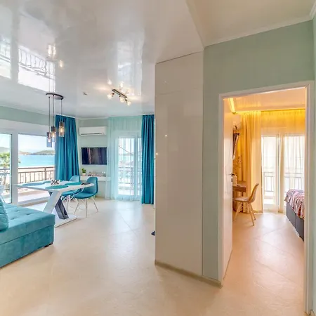 Upper Deck Apt. Апартамент Néa Péramos