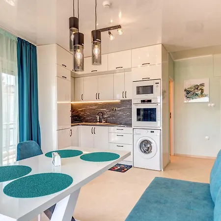 Upper Deck Apt. *