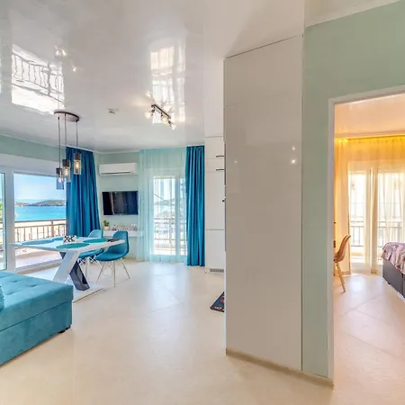 Upper Deck Apt. Nea Peramos (Macedonia)