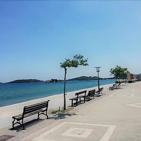 Upper Deck Apt. شقة Néa Péramos