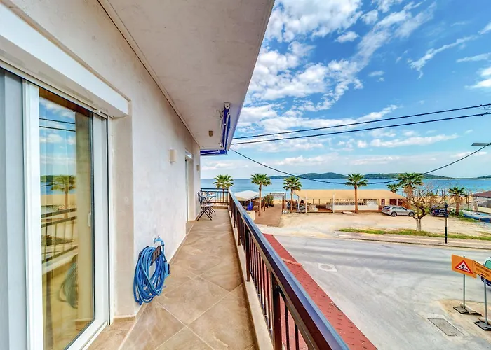 Upper Deck Apt. * Néa Péramos