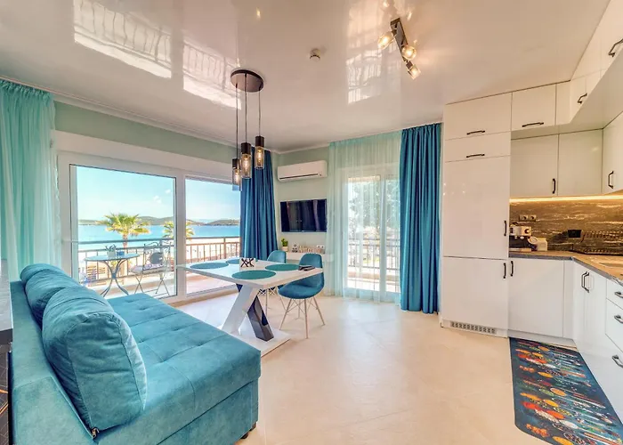 Daire Upper Deck Apt. Néa Péramos