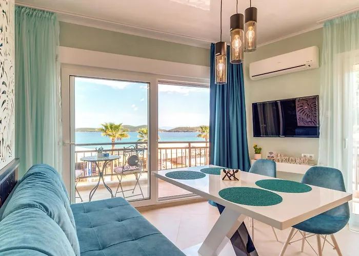 Upper Deck Apt. Daire Néa Péramos