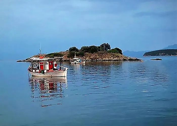 Upper Deck Apt. Néa Péramos